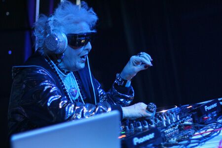 Самая старая диджей мира развлекла киевлян