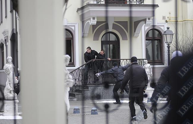 На Ярославов Валу произошла перестрелка. Фото