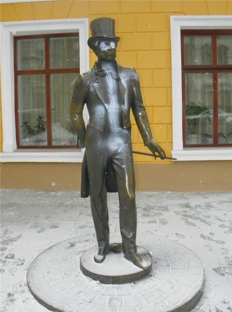 В Одессе надругались над памятником Пушкину. Фото