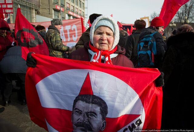 Коммунисты провели митинг в поддержку Каддафи. Фото