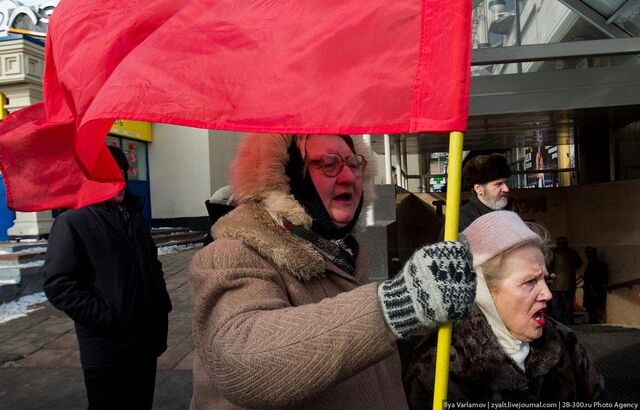 Коммунисты провели митинг в поддержку Каддафи. Фото