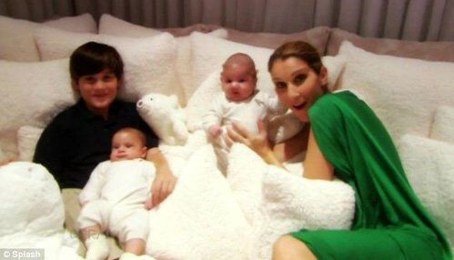 Селин Дион сняли ненакрашенной и в халате