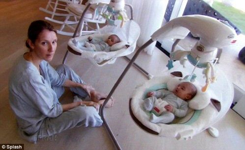 Селин Дион сняли ненакрашенной и в халате