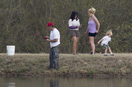 Бритни Спирс с семьей на рыбалке