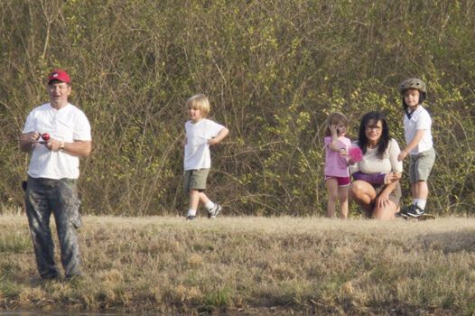 Бритни Спирс с семьей на рыбалке