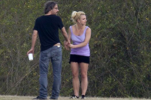 Бритни Спирс с семьей на рыбалке