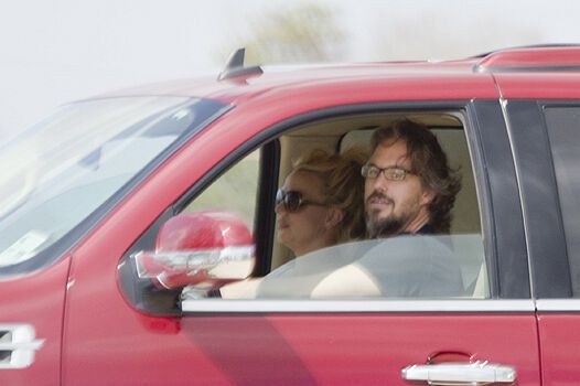 Бритни Спирс с семьей на рыбалке