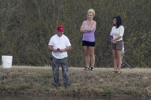 Бритни Спирс с семьей на рыбалке