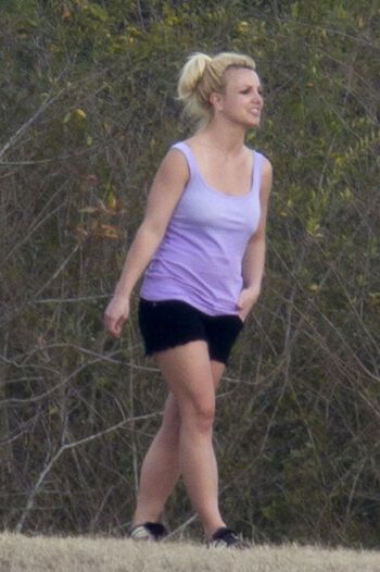 Бритни Спирс с семьей на рыбалке