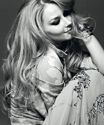 Ходченкова примерила образы родом из 1970-х