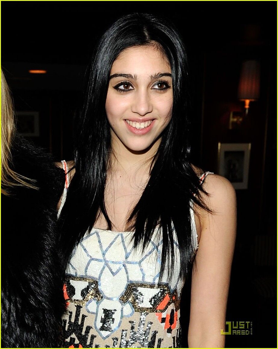 Мадонна засветилась для глянца вместе с дочкой