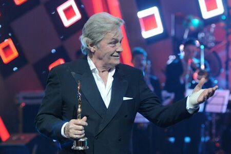 Ален Делон раздал награды на "Телезвезде"