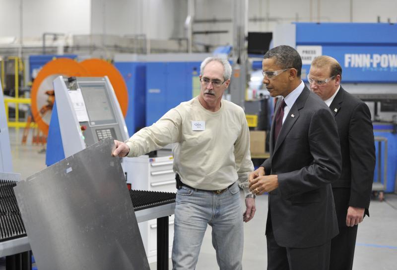 Барак Обама посещает предприятия Висконсина