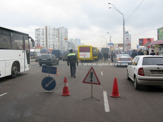 В Киеве две маршрутки с пассажирами попали в ДТП, есть пострадавшие. ФОТО