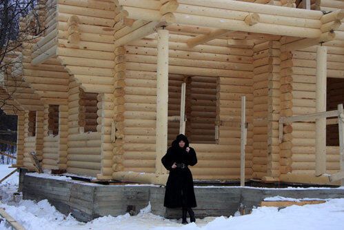 Алена Водонаева строит огромный особняк