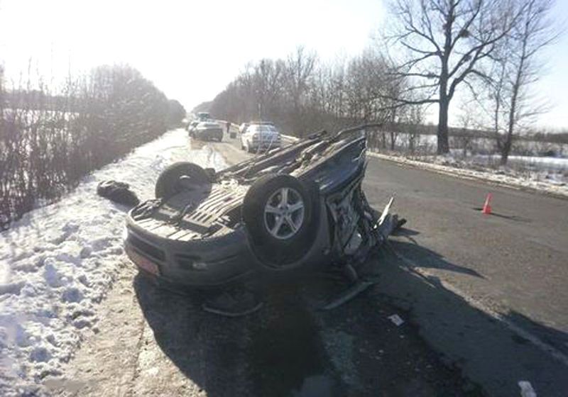 Toyota Avensis после ДТП со Skoda Octavia разорвало пополам 