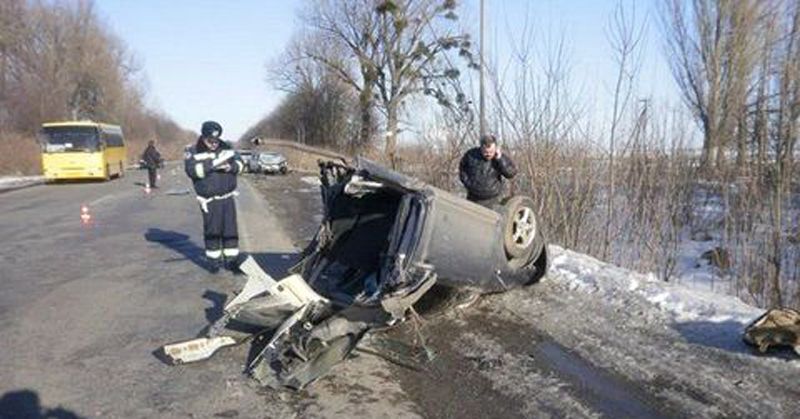 Toyota Avensis после ДТП со Skoda Octavia разорвало пополам 