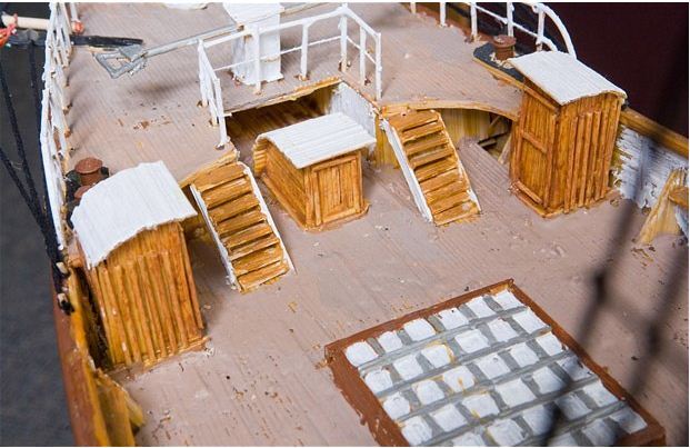 Уэйн Каси делает модели кораблей из зубочисток