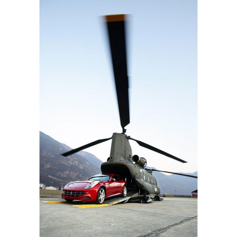 Две Ferrari FF полетали на вертолете над Альпами