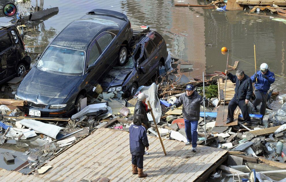 Последствия землетрясения и цунами в Японии. 93 Фото