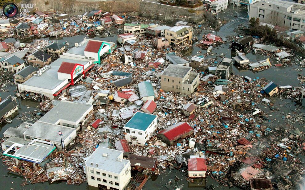 Последствия землетрясения и цунами в Японии. 93 Фото