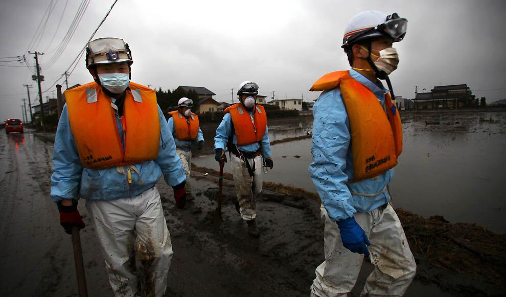 Японія сьогодні: рятувальні роботи, загроза радіації 