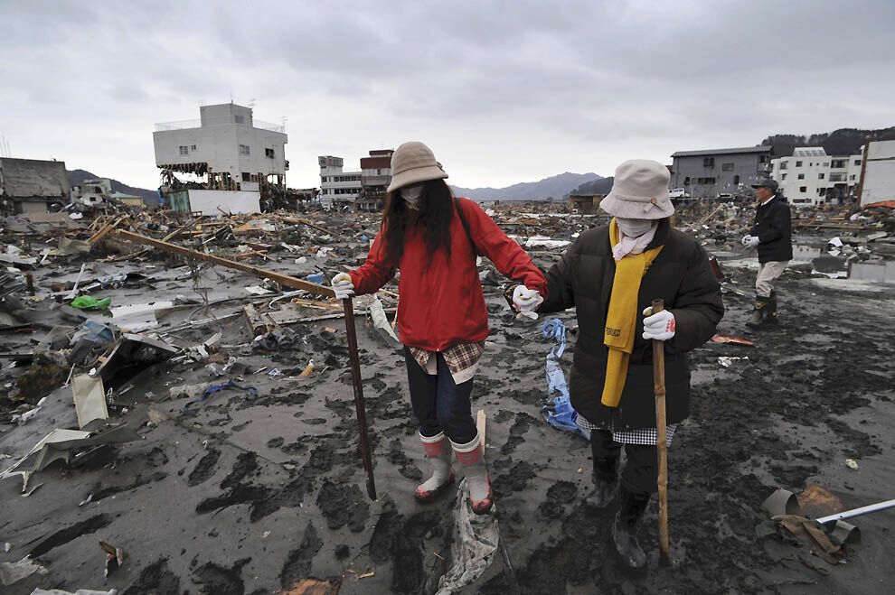 Япония сегодня: спасательные работы, угроза радиации 