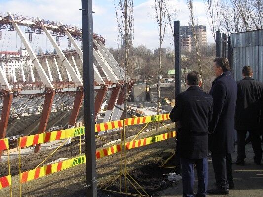 Як Янукович на стадіон дивився