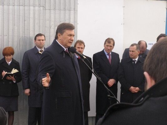 Як Янукович на стадіон дивився