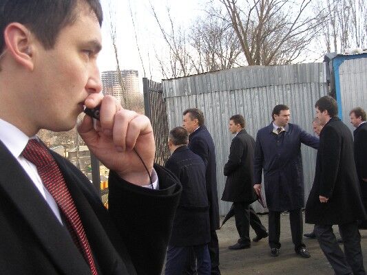 Як Янукович на стадіон дивився