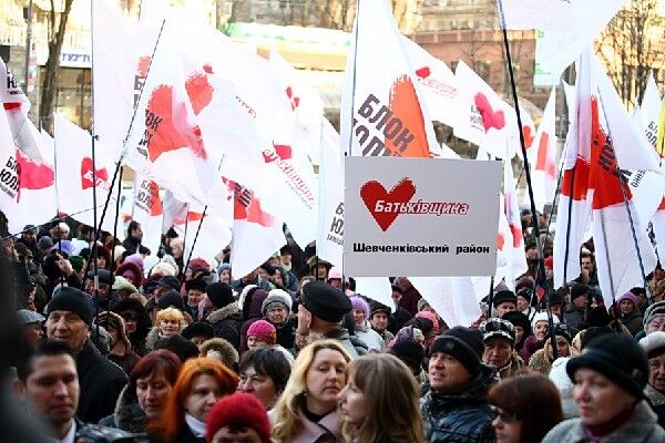 Коммунальные тарифы вывели людей на "майдан"