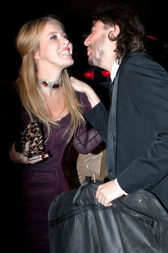 Ксения Собчак одолжила платье у подружки?