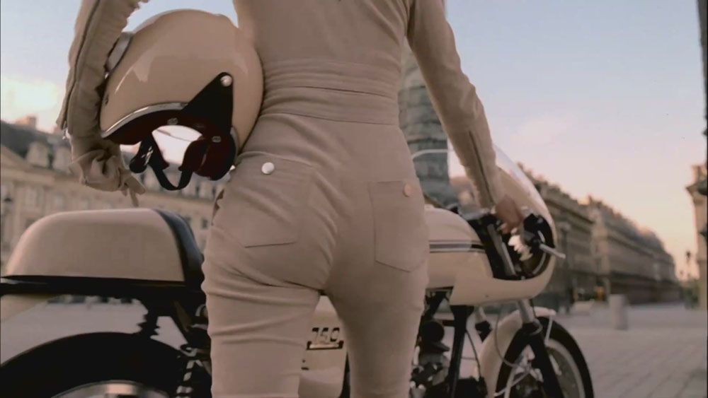 Кира Найтли топлесс в новой рекламе Chanel