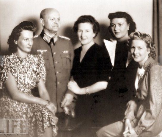 Личные фотографии из архивов Евы Браун