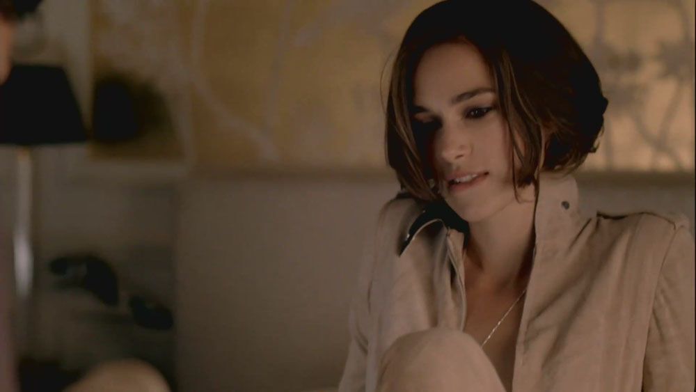 Кира Найтли топлесс в новой рекламе Chanel