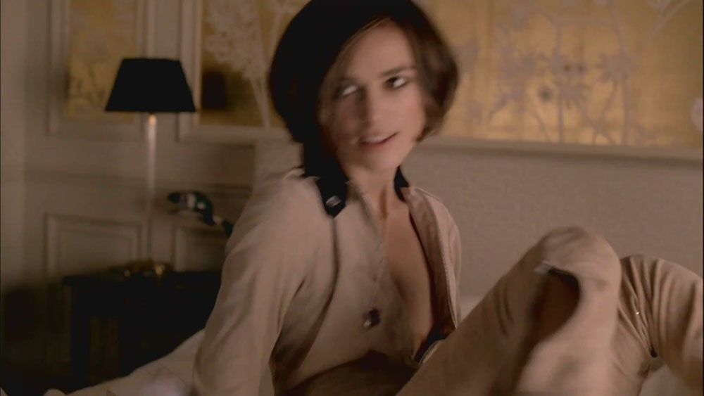 Кира Найтли топлесс в новой рекламе Chanel