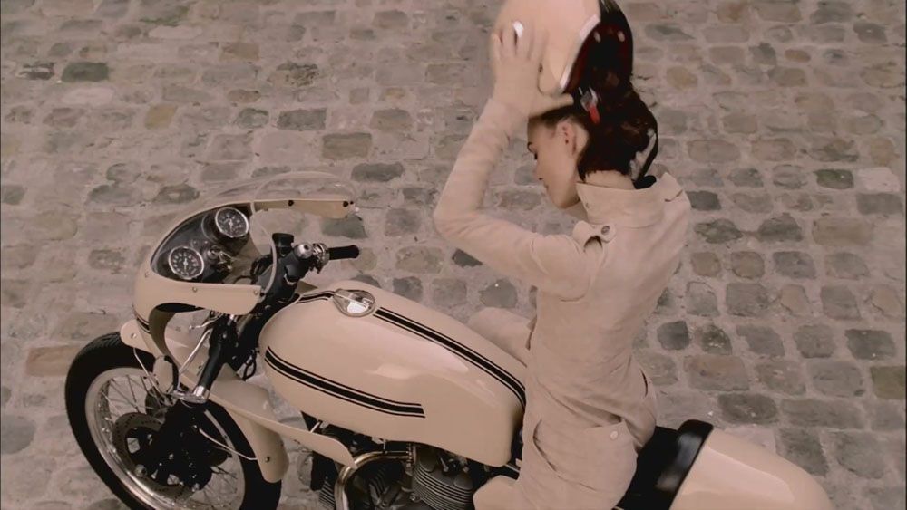 Кира Найтли топлесс в новой рекламе Chanel