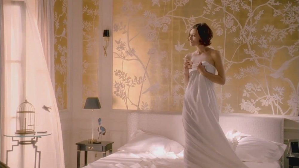 Кира Найтли топлесс в новой рекламе Chanel