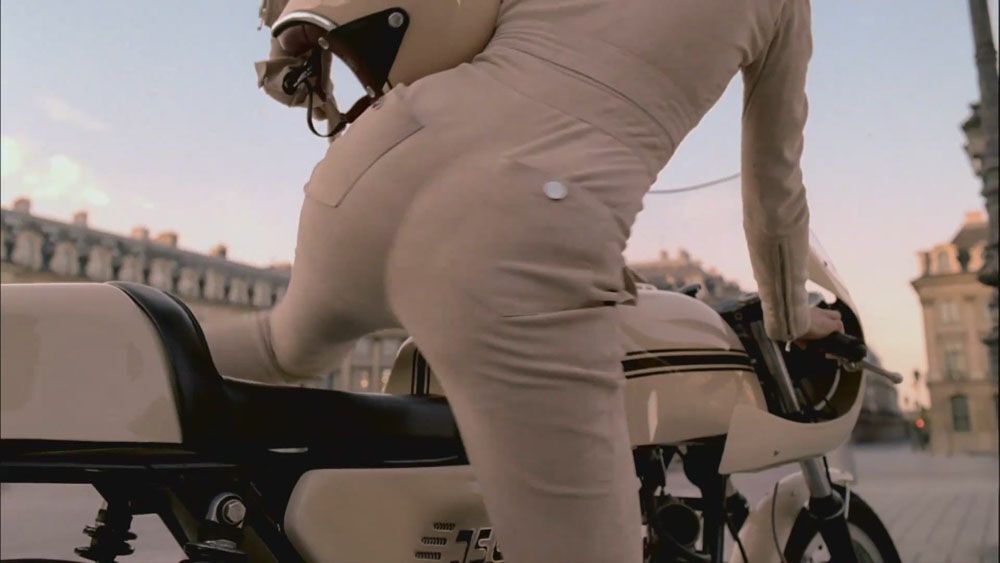 Кира Найтли топлесс в новой рекламе Chanel