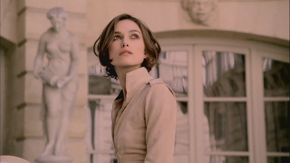 Кира Найтли топлесс в новой рекламе Chanel