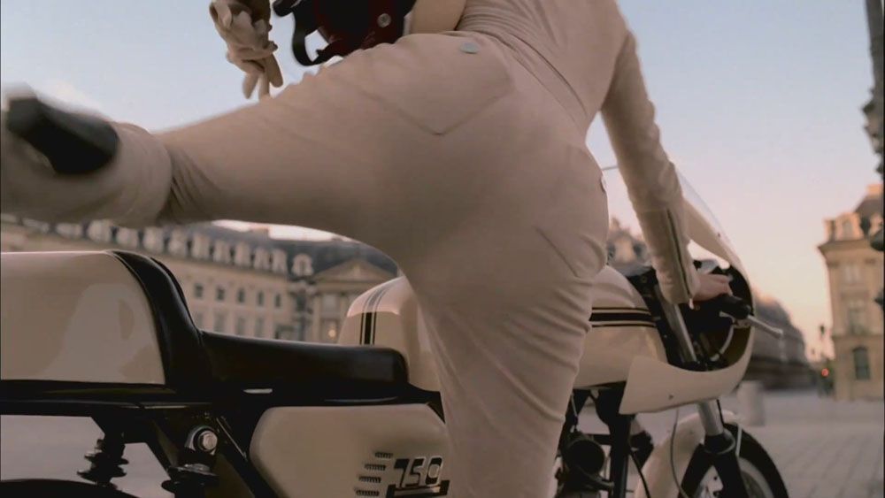 Кира Найтли топлесс в новой рекламе Chanel