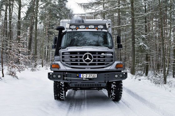 Mercedes приготовил два люксовых Zetros для монгольских бизнесменов