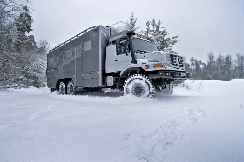 Mercedes приготовил два люксовых Zetros для монгольских бизнесменов