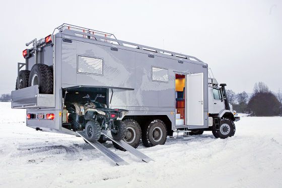 Mercedes приготовил два люксовых Zetros для монгольских бизнесменов