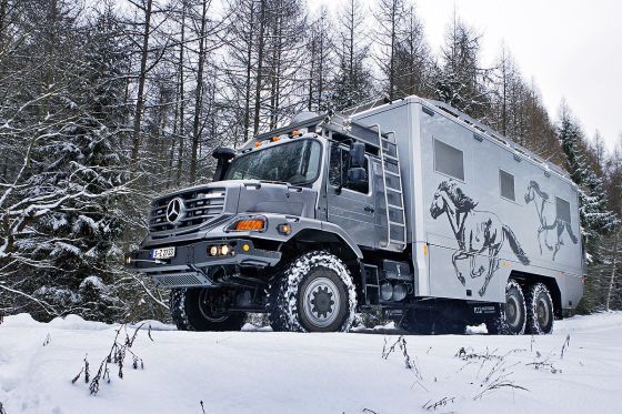 Mercedes приготовил два люксовых Zetros для монгольских бизнесменов