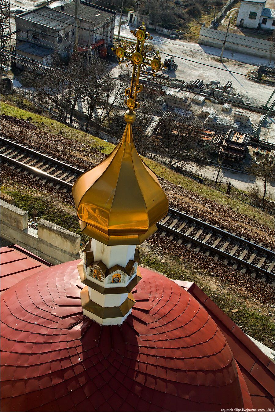 Свято-Клементьевскій монастир - обитель в скелі