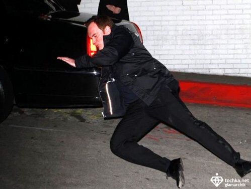 Пьяный Квентин Тарантино упал на улице