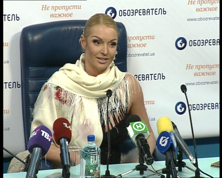 Анастасия Волочкова прилюдно задрала ногу