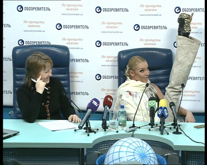 Анастасия Волочкова прилюдно задрала ногу