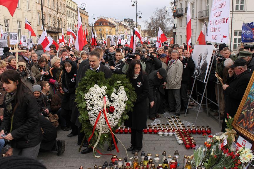 Годовщина катастрофы под Смоленском. Репортаж из Варшавы